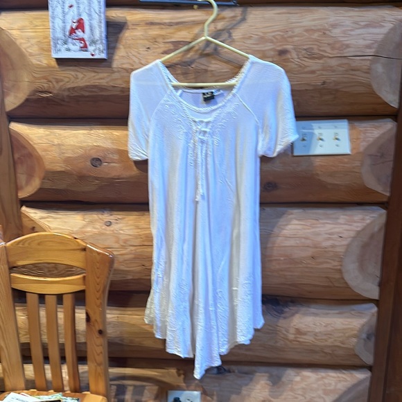 White summer dress never worn - Picture 1 of 2